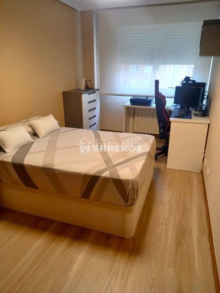 Foto 9821c70b-7971-40b6-a134-0a21b2326c53. Apartament amb calefacció aparcament a Lardero