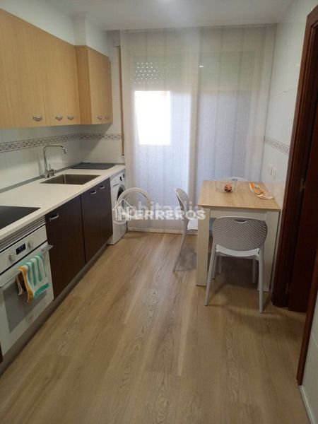 Foto acb19266-362a-44e7-85c2-eecdb9e4bcea. Apartament amb calefacció aparcament a Lardero