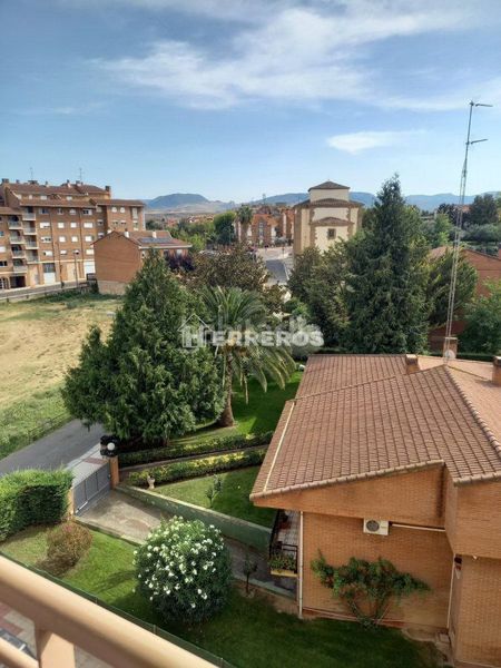 Foto f331ca58-93b0-42b8-8b97-64a1832194d2. Apartament amb calefacció aparcament a Lardero