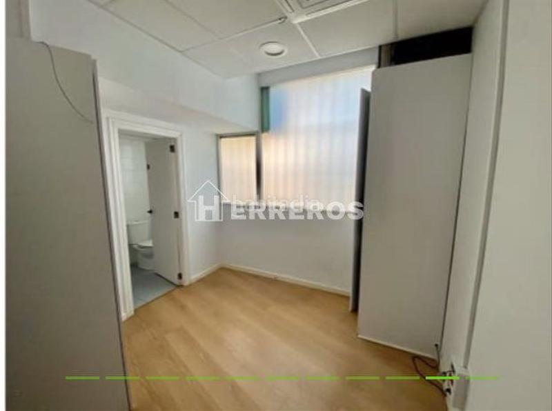 Foto 9b3d4fa0-122d-4dc9-a108-491d73602212. Büro in Mendavia