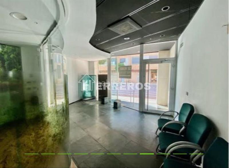 Foto f637f5e3-72e4-4948-9657-28053c8cef10. Büro in Mendavia