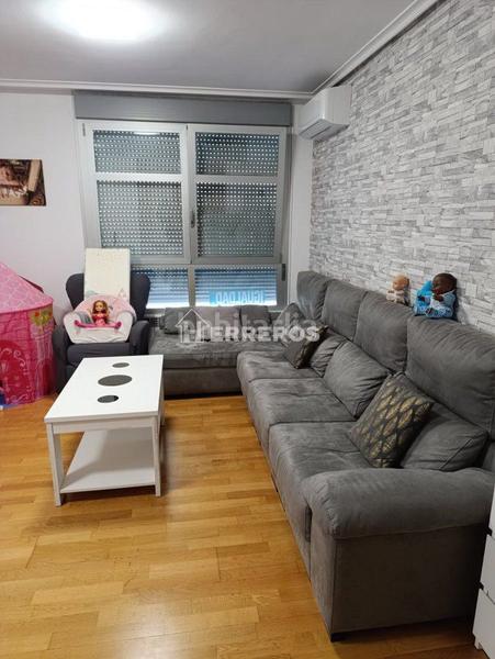 Foto 3ccf64c0-ff25-4fdf-9bde-83ce1f52012f. Pis amb calefacció aparcament piscina a Universidad Logroño