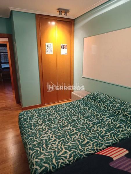 Foto 4859b039-e11f-4d75-b115-f9f187e47a3a. Pis amb calefacció aparcament piscina a Universidad Logroño