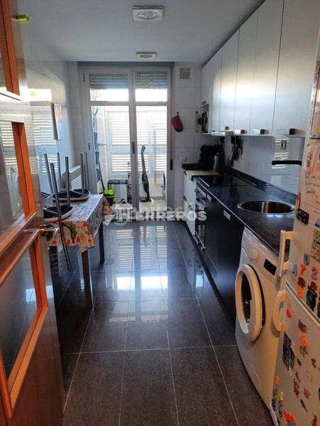 Foto e9bab9a7-f21a-4aed-9d73-168c8b63cc08. Pis amb calefacció aparcament piscina a Universidad Logroño