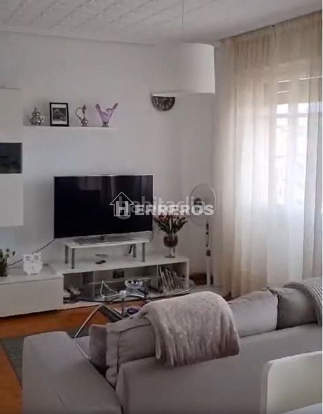 Foto 7a84ae23-a8a4-42e2-ab9d-68a81f21fcbe. Apartament amb calefacció a Albelda de Iregua