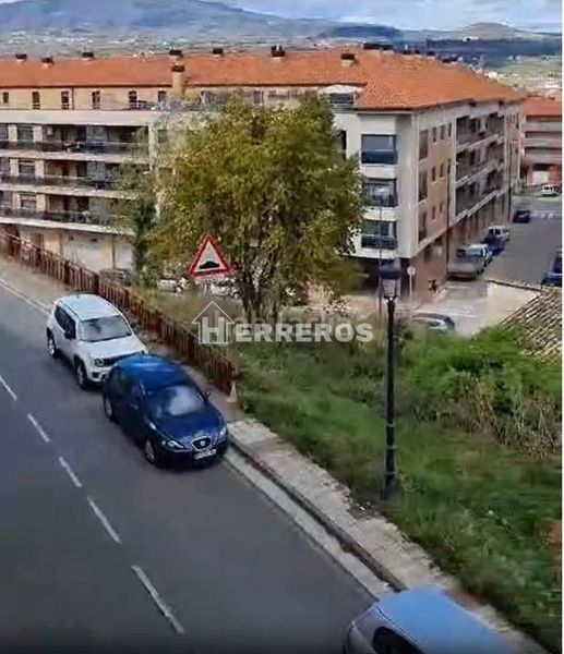 Foto 90cf8357-5965-42fd-8c87-d948b6e91dba. Apartament amb calefacció a Albelda de Iregua