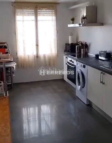 Foto f33efe55-4d5e-4a53-9ac0-be2b93e1fd31. Apartament amb calefacció a Albelda de Iregua