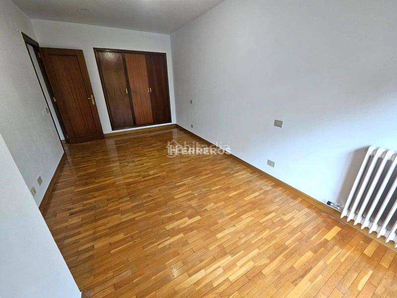 Foto 05fa7a0a-842c-4615-9790-64540e77e55a. Appartement avec chauffage parking dans Juzgados Logroño
