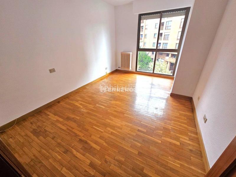 Foto 824ae53f-7eb9-403e-9049-d932eba9f157. Appartement avec chauffage parking dans Juzgados Logroño