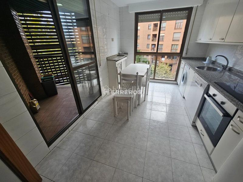 Foto 889e3725-592b-4d71-af96-a60529723c4a. Appartement avec chauffage parking dans Juzgados Logroño