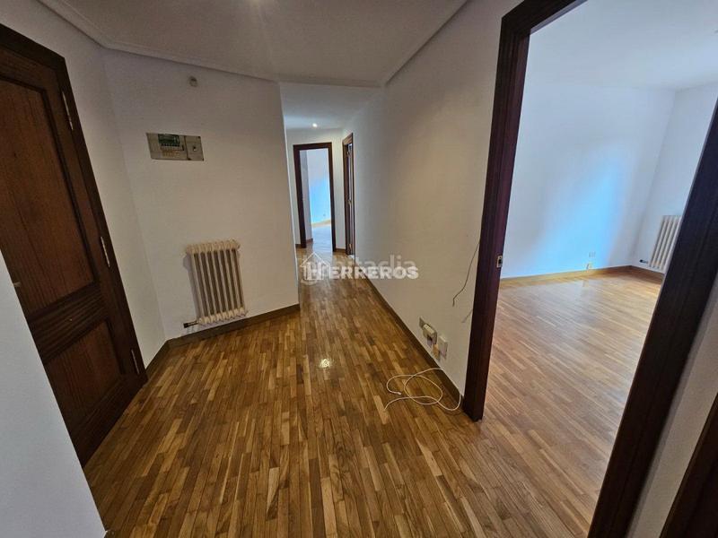 Foto 8b92cd0a-d664-4405-8d32-ef44468174bd. Appartement avec chauffage parking dans Juzgados Logroño