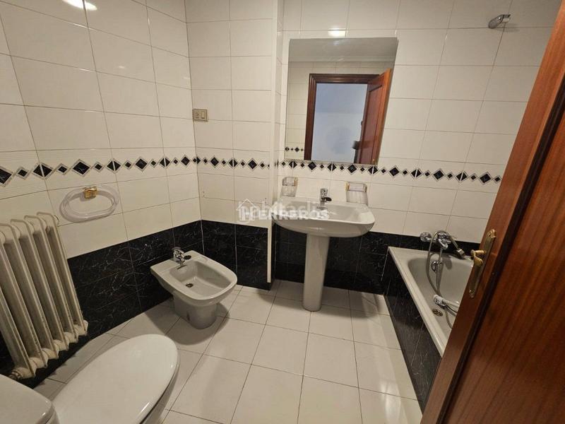 Foto 9092dfc3-7bf8-48b4-aab1-750fcfe17a7b. Appartement avec chauffage parking dans Juzgados Logroño