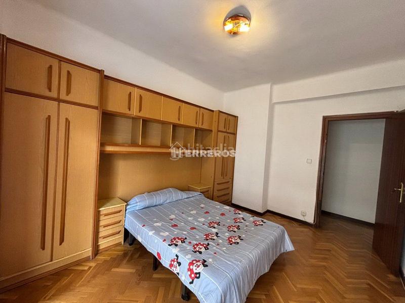 Foto 396fb164-7724-4840-b0df-f0be8d9ce0a7. Pis amb calefacció a Gran Via Logroño