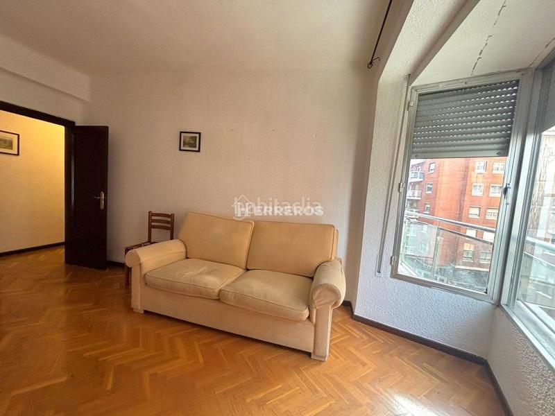 Foto c1d707b5-f4a9-4b42-8bca-7e864879380a. Pis amb calefacció a Gran Via Logroño