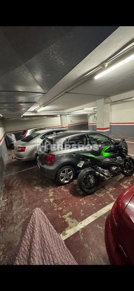Foto 637057b8-7ce2-4914-8806-85855d498310. Parking voiture dans Residencia Logroño