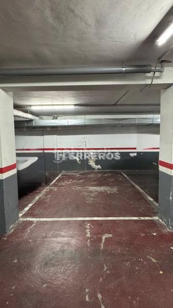 Foto 69e3b2c6-cddd-47f3-a60b-0d23dc8b9bf4. Parking voiture dans Residencia Logroño