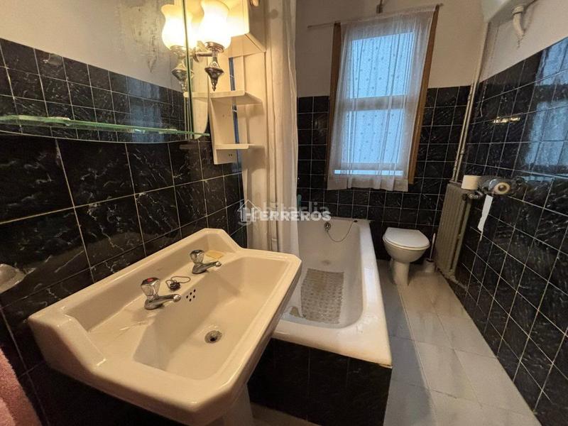 Foto fe44cfc0-ba6b-4214-9f55-44b54d771095. Pis amb calefacció a Residencia Logroño