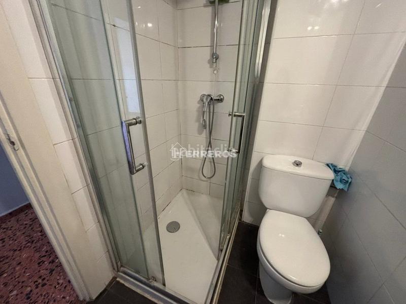 Foto 2b42eed0-39e5-47b1-a502-2a00137db74a. Piso  en venta en centro, 4 dormitorios. en Jesuitas Logroño