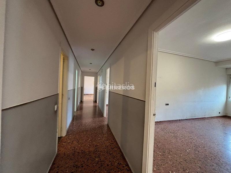 Foto 47754ab1-127a-4c24-b984-040df0b45b5b. Piso  en venta en centro, 4 dormitorios. en Jesuitas Logroño