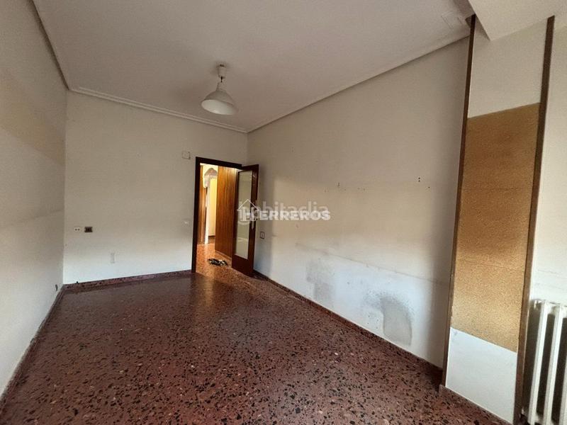 Foto 480482f9-31ea-4e83-a6b7-c3d8fb89fe4f. Piso  en venta en centro, 4 dormitorios. en Jesuitas Logroño