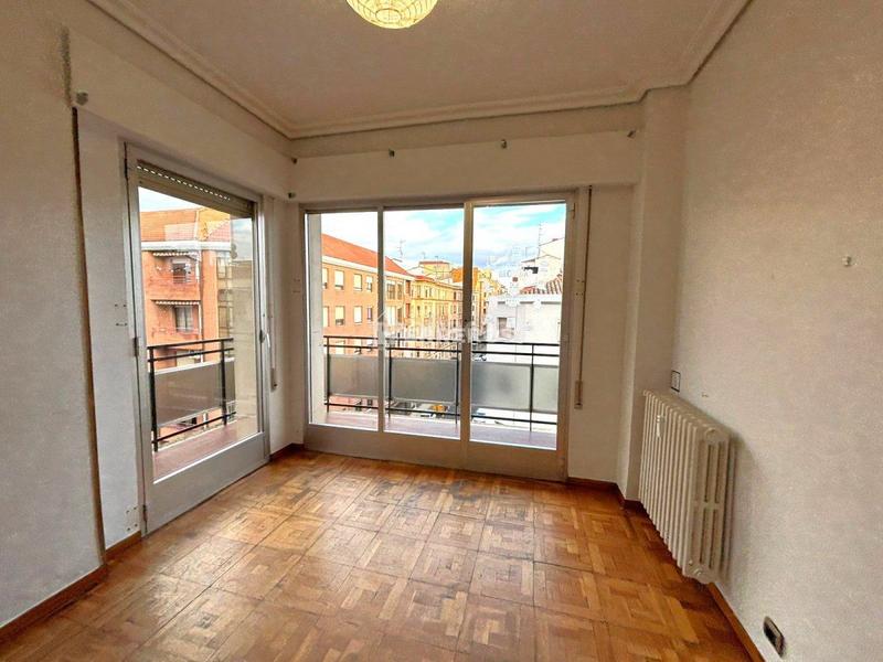 Foto 5390f87b-4c2f-475a-898f-de2c26570f0c. Piso  en venta en centro, 4 dormitorios. en Jesuitas Logroño