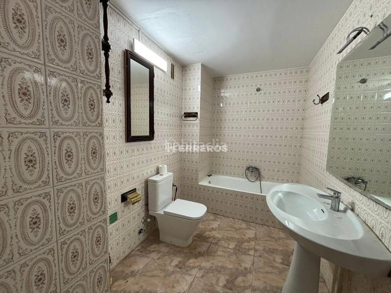 Foto 5726f543-9b00-4b55-abe8-bf27a7fba902. Piso  en venta en centro, 4 dormitorios. en Jesuitas Logroño