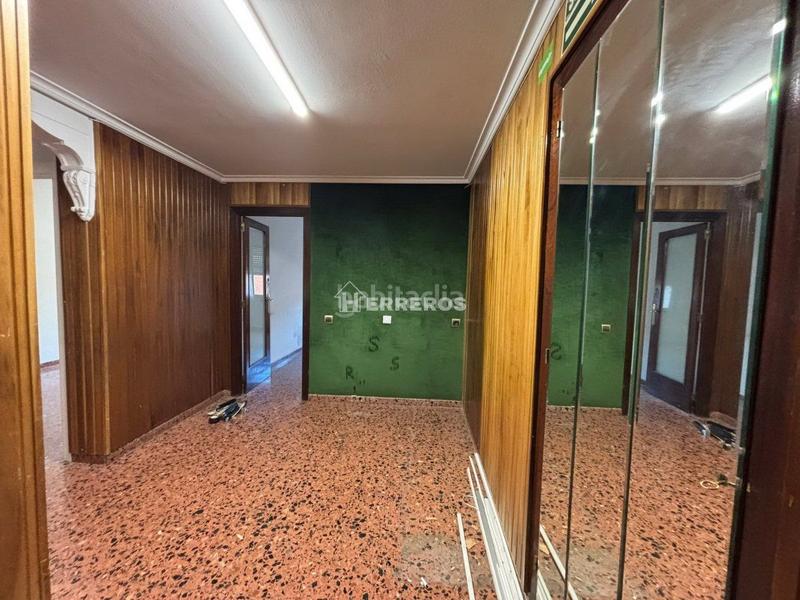 Foto 62d0bbdb-a109-489b-a275-99db0e330a18. Piso  en venta en centro, 4 dormitorios. en Jesuitas Logroño