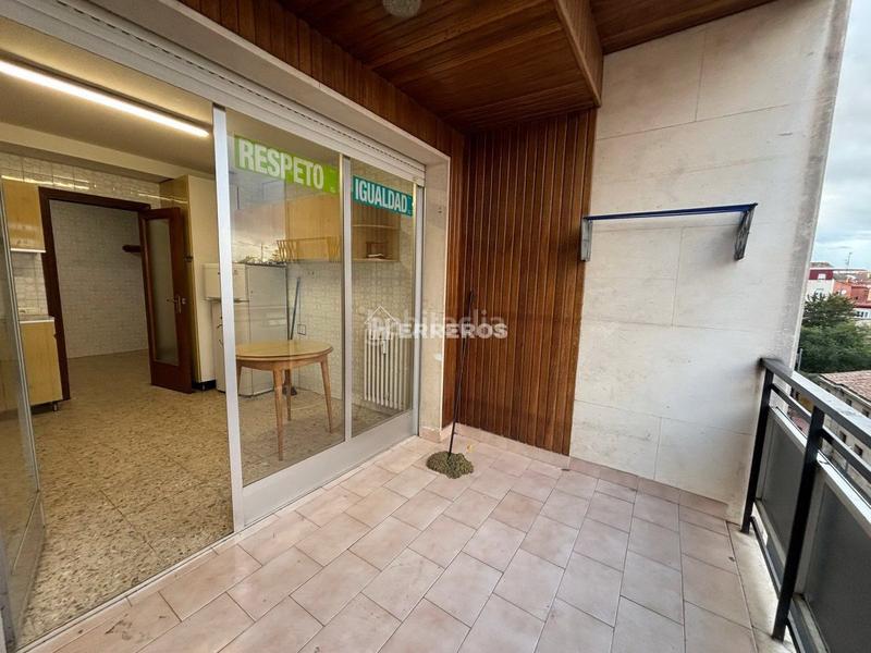 Foto d0a3cbbf-4641-43d1-94bd-367d2ba407ff. Piso  en venta en centro, 4 dormitorios. en Jesuitas Logroño