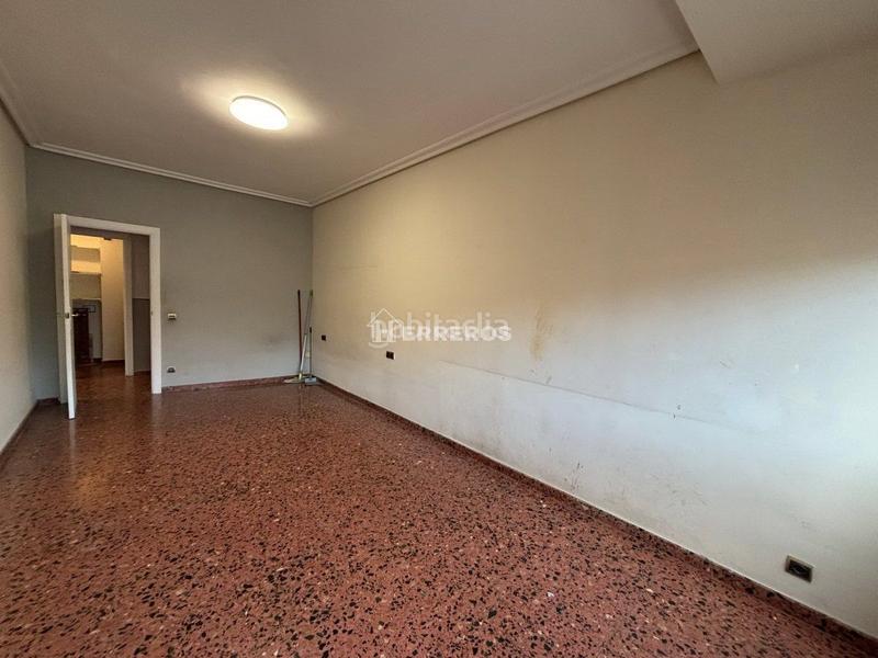 Foto f7c32b0a-8114-4617-a448-8e918e9c7241. Piso  en venta en centro, 4 dormitorios. en Jesuitas Logroño