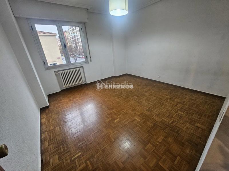 Foto 1e077ce3-ec1d-4945-a150-803f487e1b38. Flat with heating in Residencia Logroño