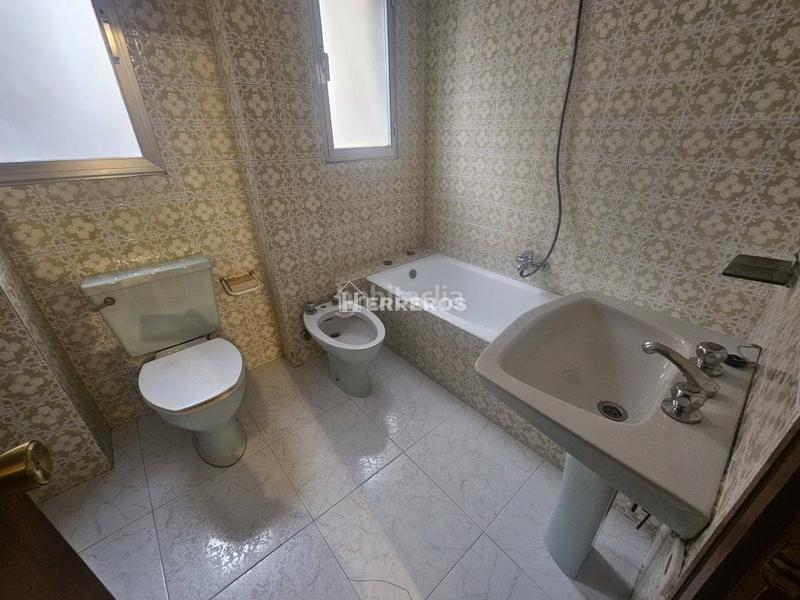 Foto 29891055-9910-42fc-9440-edb4d1fa2bf8. Flat with heating in Residencia Logroño