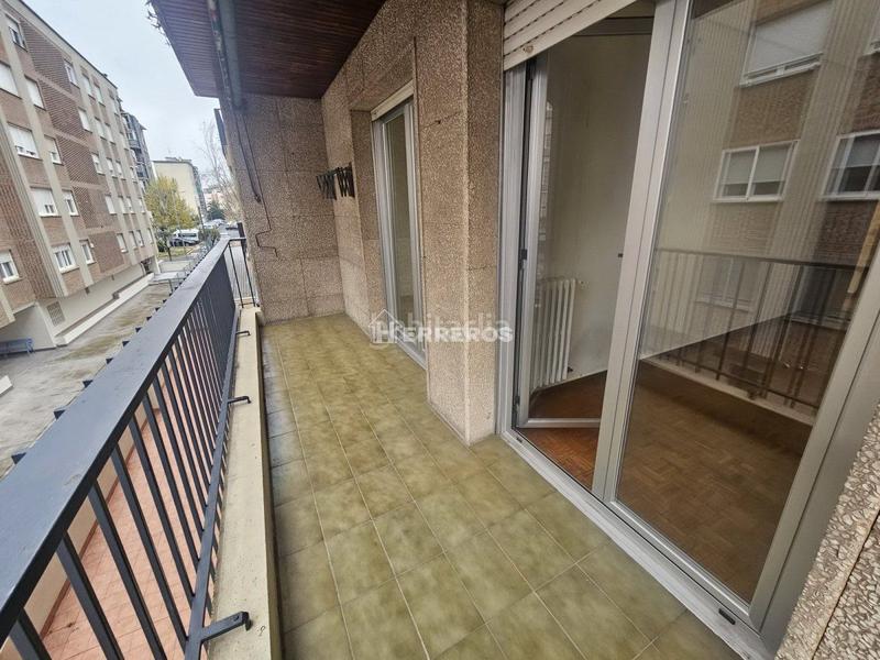 Foto 9e14bc4c-af44-4e51-9cc8-32f74f735117. Flat with heating in Residencia Logroño