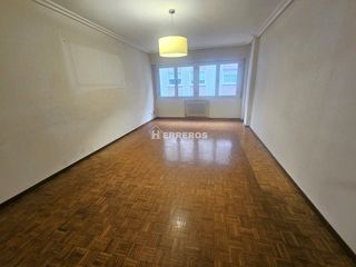 Etagenwohnung  Avda. de la paz. Piso en venta en avda. la paz, 3 dormitorios.