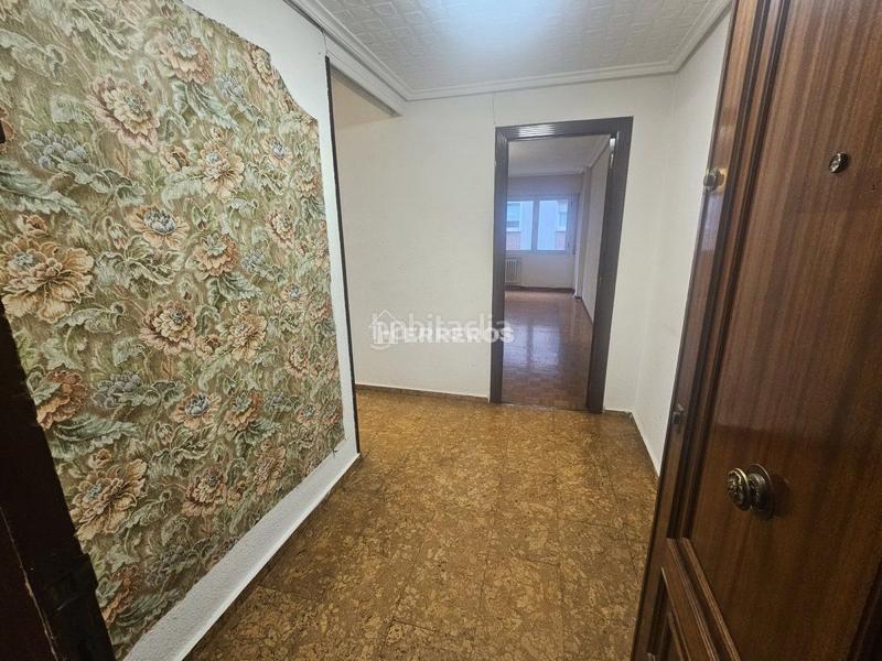 Foto ff6f1279-8058-4992-bab8-c1001291275a. Flat with heating in Residencia Logroño