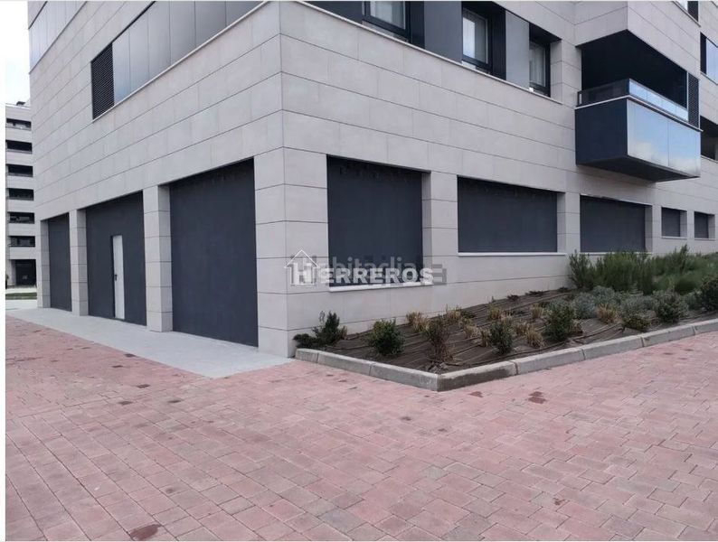 Foto fa5433d8-c7ca-4fd5-aa0e-922a71ee2d1f. Local comercial a San Adrián Logroño