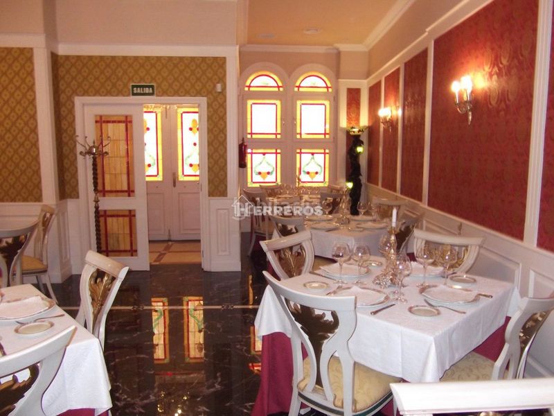 Foto 13611def-4485-4499-83e7-3e4435992f98. Local comercial a Jesuitas Logroño