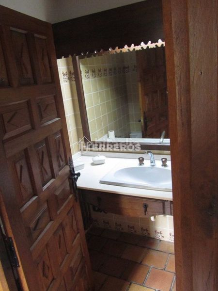 Foto b7ac85b4-95fc-4576-b3d2-e551c63e574b. Casa amb calefacció aparcament a Ortigosa de Cameros