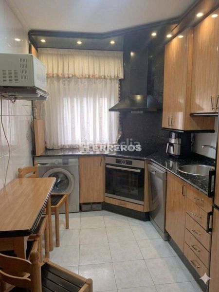 Foto 492b259a-723e-4328-882f-b3b6411cfafa. Flat with heating in Oeste Logroño