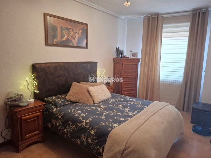 Foto dd536f20-ea8e-402a-8835-968c43b129b0. Flat with heating in Oeste Logroño