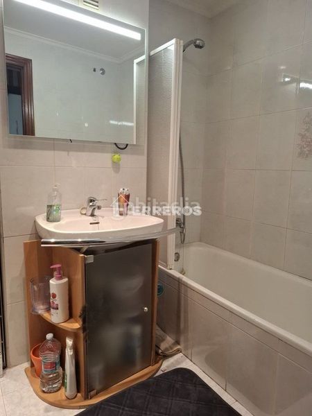 Foto eebcaa3a-05b9-4df0-a9d4-636853061e11. Flat with heating in Oeste Logroño