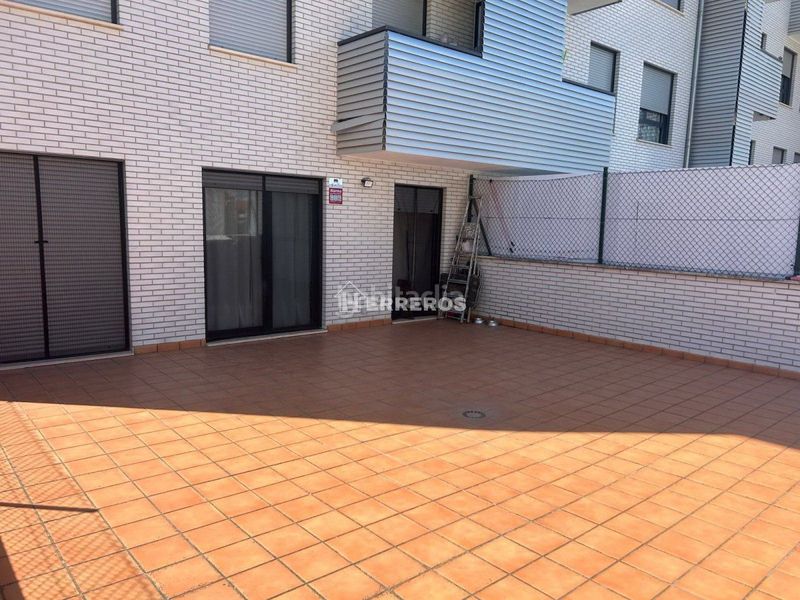 Foto 2e7ee462-1f9b-41ca-a748-0b90256db94e. Pis amb calefacció aparcament a Albelda de Iregua