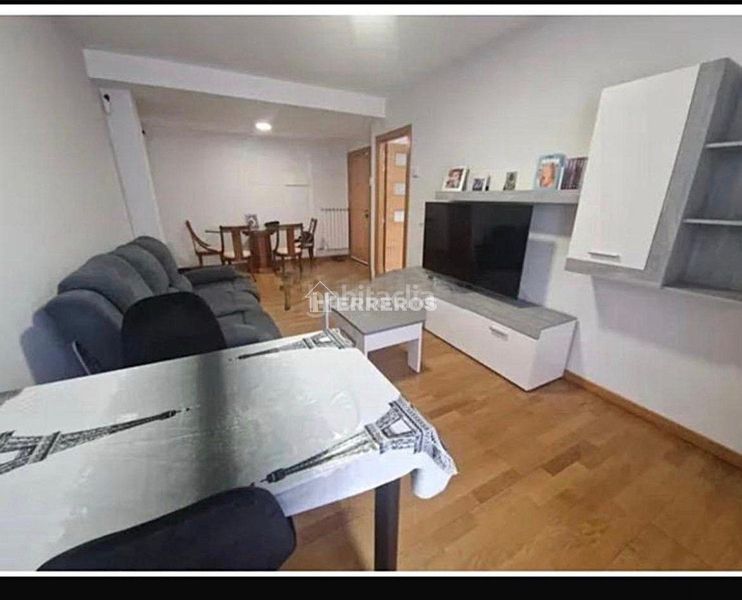 Foto cf9081dc-e8e8-47b2-944d-40c80aebdddb. Pis amb calefacció aparcament a Albelda de Iregua