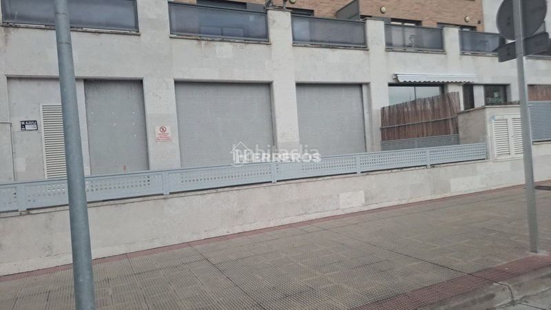Foto 3564a04d-af4e-47b7-bdab-37c97f676d85. Local comercial a Los Lirios Logroño