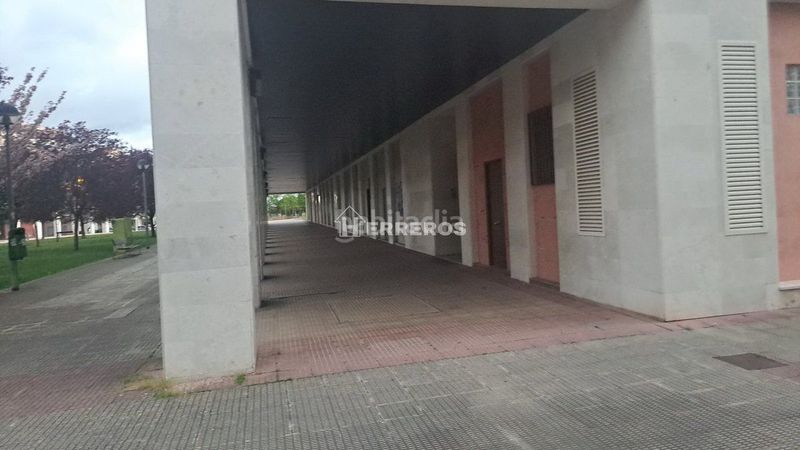 Foto 6ba15881-f08a-48e2-817a-4c6114d42cab. Local comercial a Los Lirios Logroño