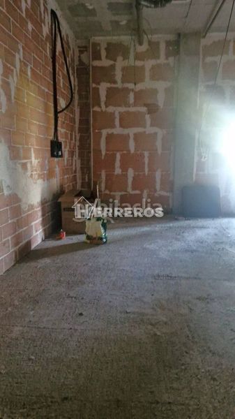 Foto 6f7bf1a0-87c9-41dc-9e1d-c17faa6ea64d. Local comercial a Los Lirios Logroño