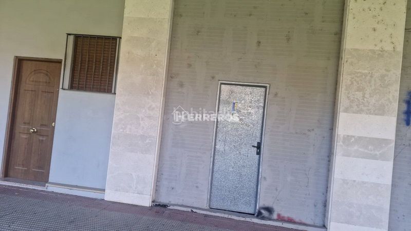 Foto ab96a560-b805-443c-9719-7da1eabaeb22. Local comercial a Los Lirios Logroño