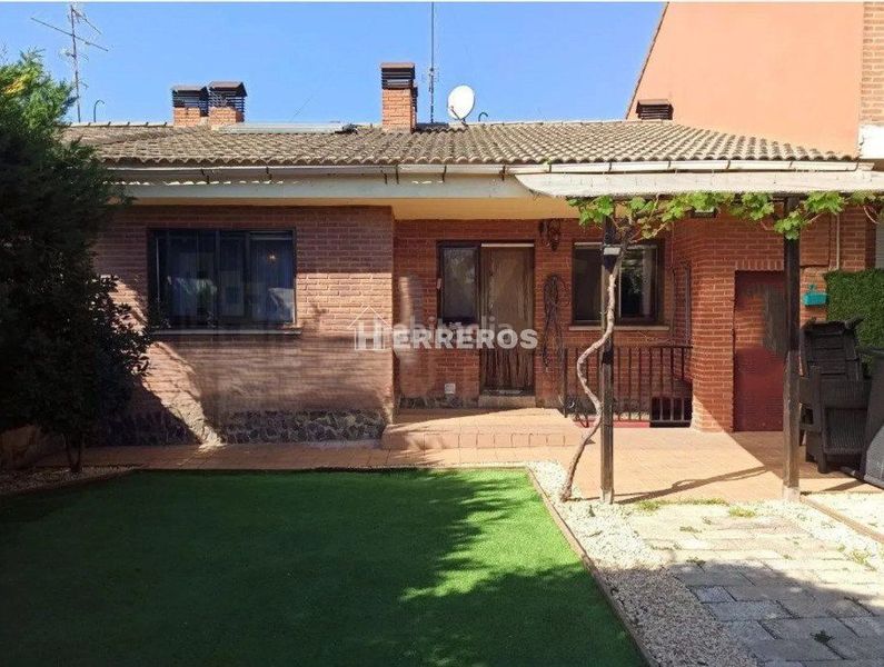 Foto b21c82c2-e181-4ec9-88c5-e2b572309954. Casa adossada amb calefacció aparcament a Uruñuela