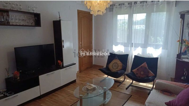 Foto e787d693-538d-42ed-b4bf-a2f81319da67. Casa adossada amb calefacció aparcament a Uruñuela