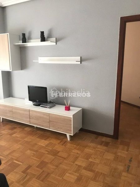 Foto 311a7d50-5e6c-405e-8051-fde58a18b43a. Flat with heating in Juzgados Logroño