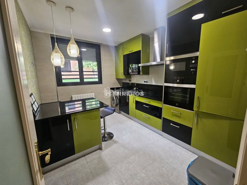 Foto 2b6aa1de-1a51-4358-80f1-24d4608dd13c. Planta baixa amb calefacció aparcament piscina a Logroño